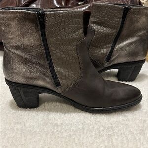 Like new Reiker boots